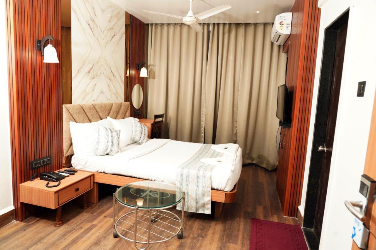Hotel Padma Krishna Пуна Экстерьер фото